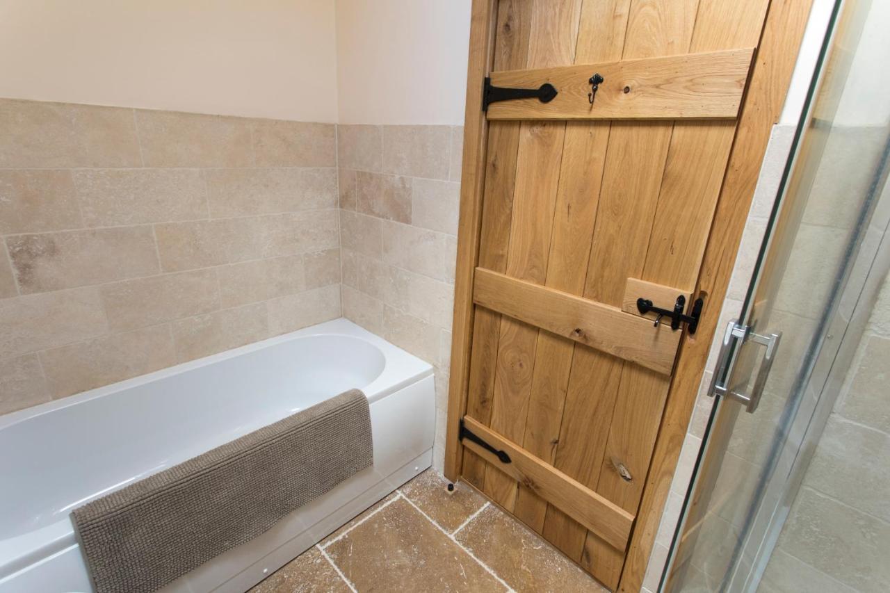 The Old Dairy - Boutique Countryside Cottage At Harrys Cottages Pen-y-Clawdd Exterior photo